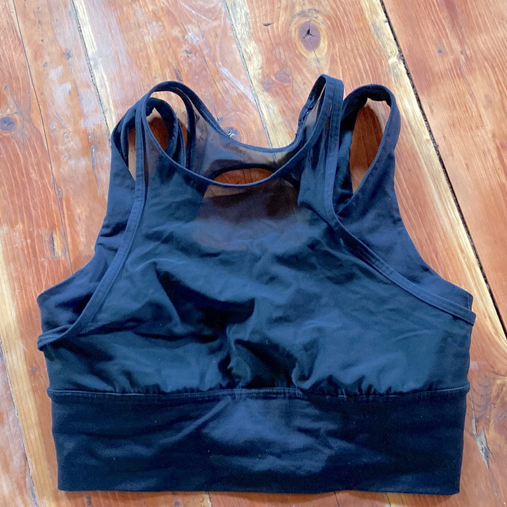 Lululemon bra - likely size 4 or 6.